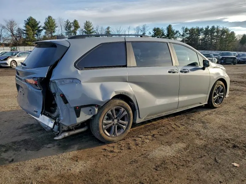2025 TOYOTA SIENNA XSE  
