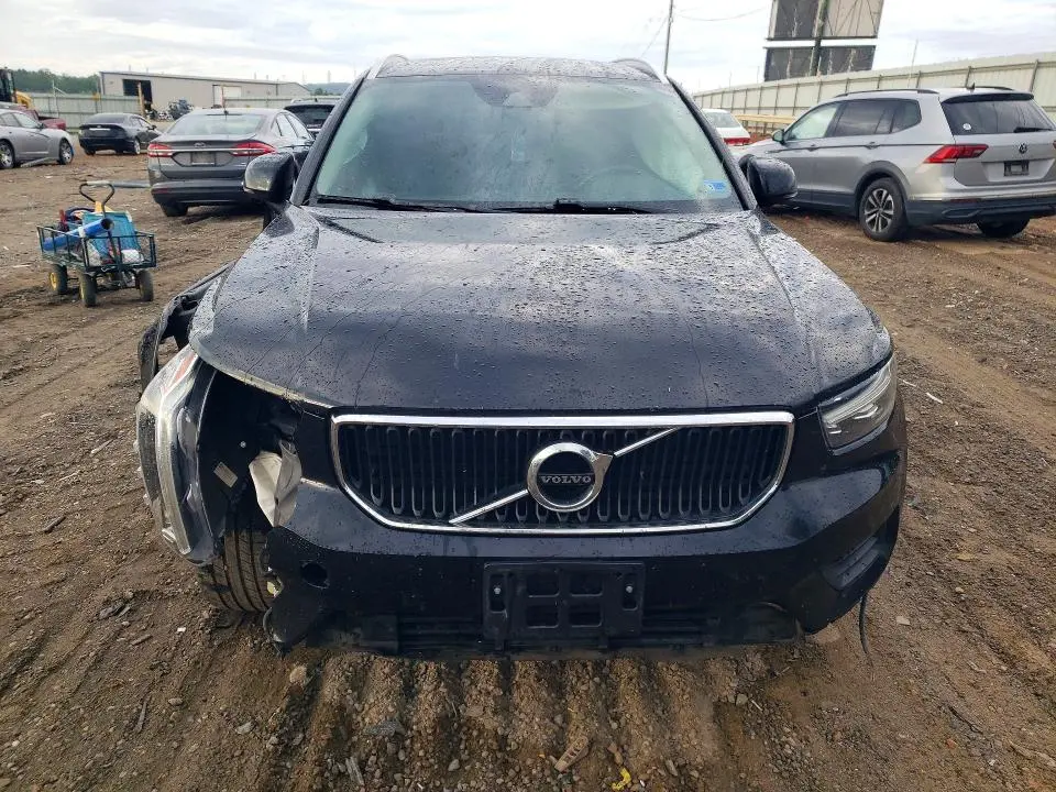 2020 VOLVO XC40 T4 MOMENTUM  