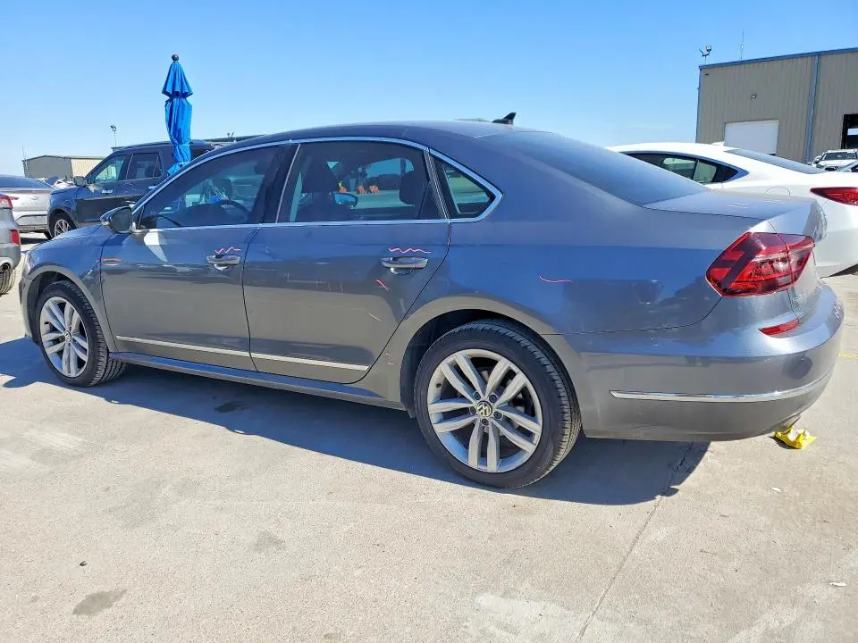 2017 VOLKSWAGEN PASSAT SE  