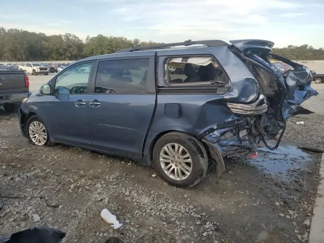2016 TOYOTA SIENNA XLE  