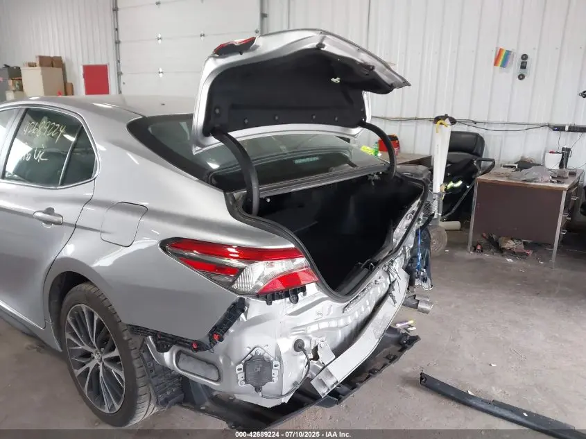 2018 TOYOTA CAMRY SE