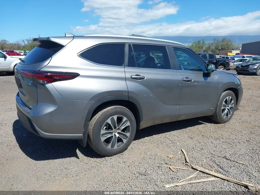 2026 TOYOTA HIGHLANDER HYBRID XLE