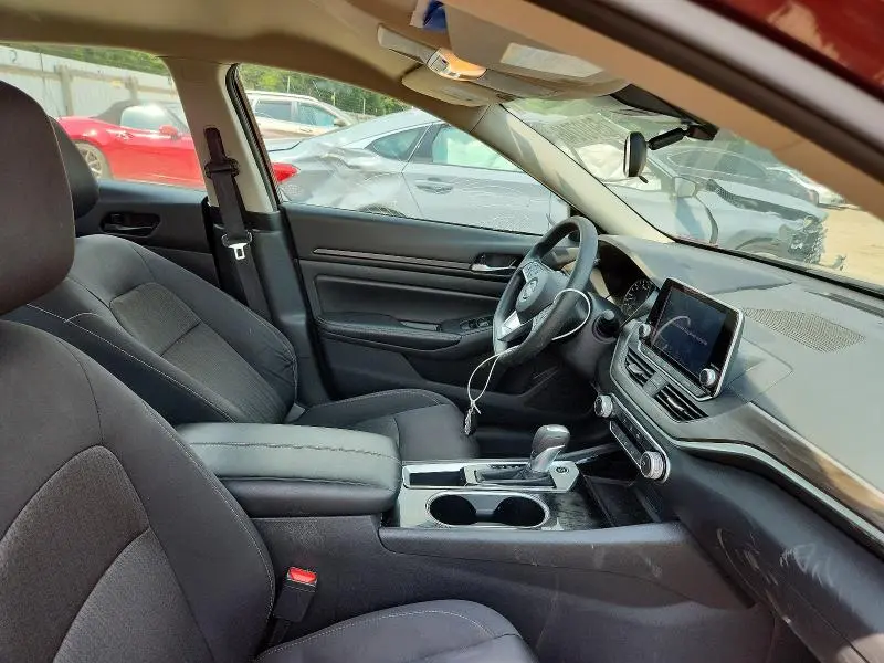 2024 NISSAN ALTIMA SV  