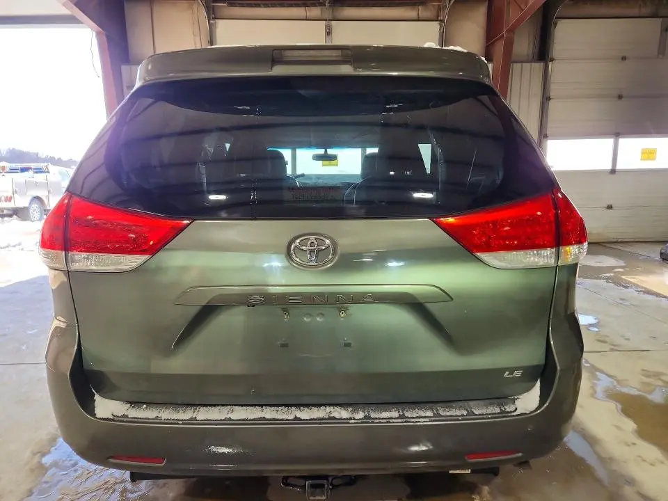 2011 TOYOTA SIENNA LE  