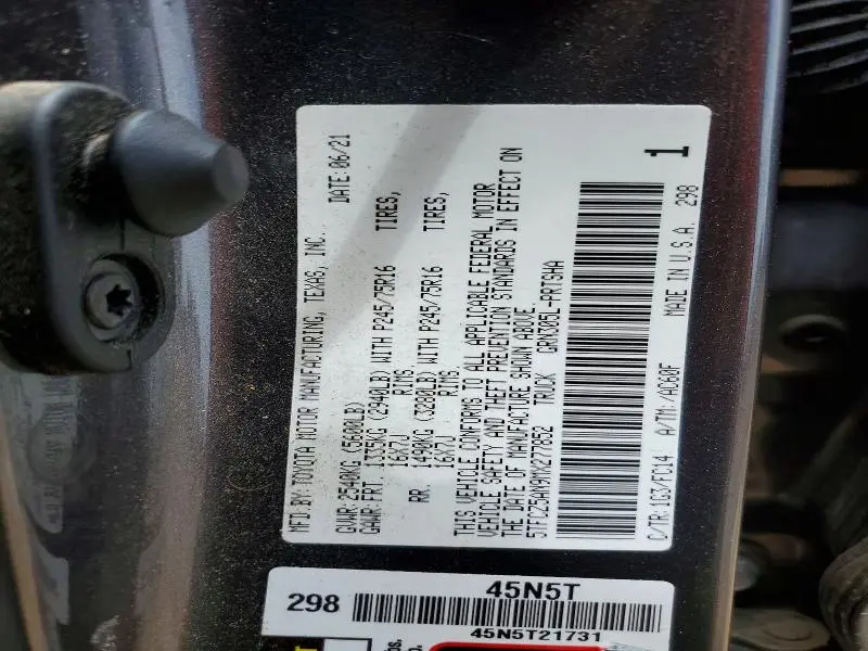 2021 TOYOTA TACOMA SR5 V6  