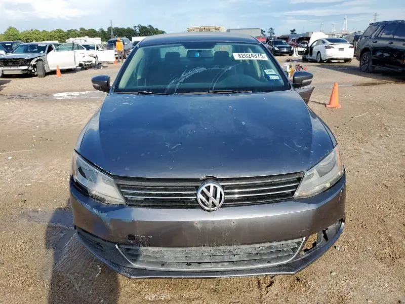 2013 VOLKSWAGEN JETTA SE  