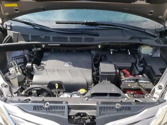2016 TOYOTA SIENNA XLE  