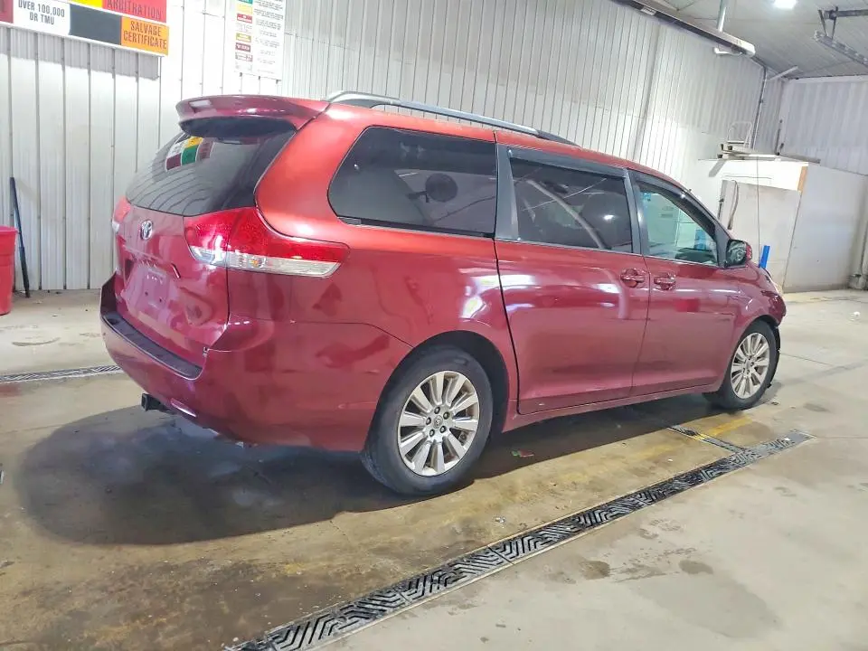 2012 TOYOTA SIENNA LE  