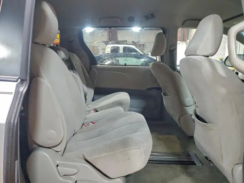 2014 TOYOTA SIENNA LE  