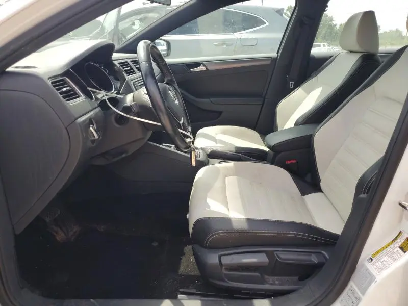 2016 VOLKSWAGEN JETTA SPORT  
