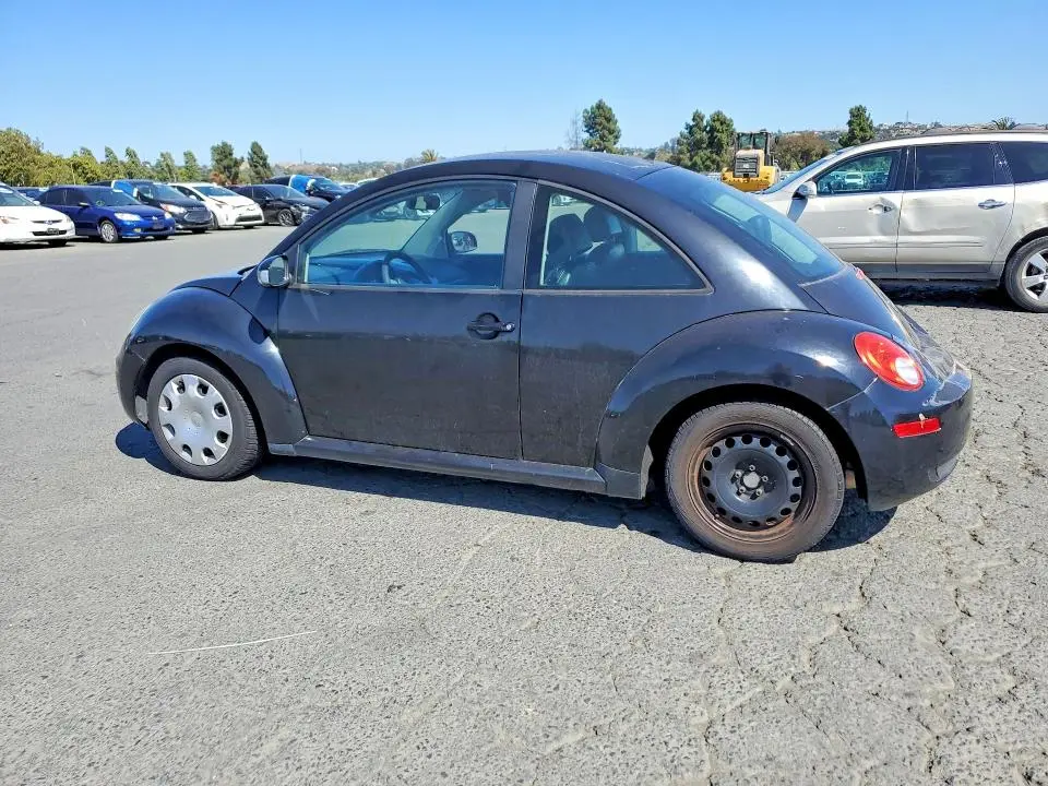 2010 VOLKSWAGEN NEW BEETLE   