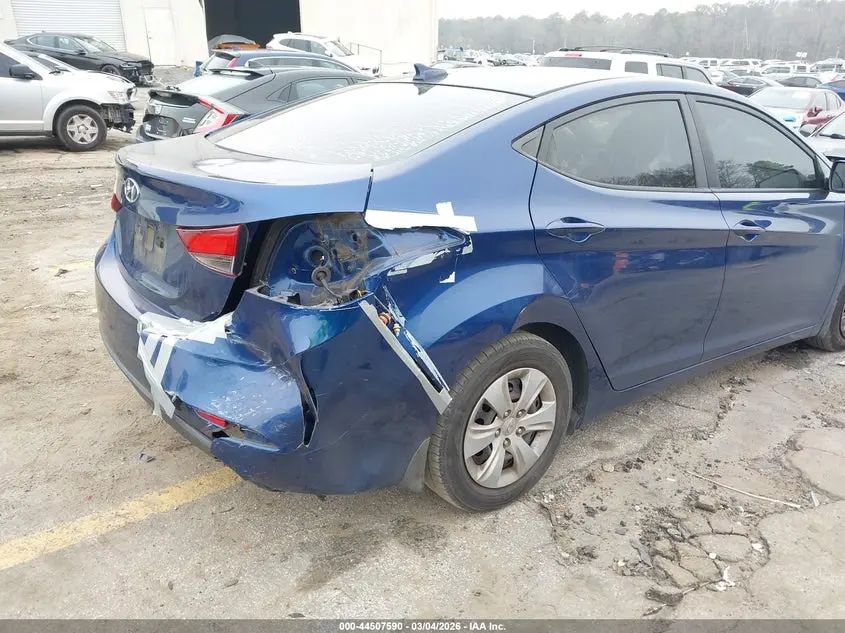 2016 HYUNDAI ELANTRA SE