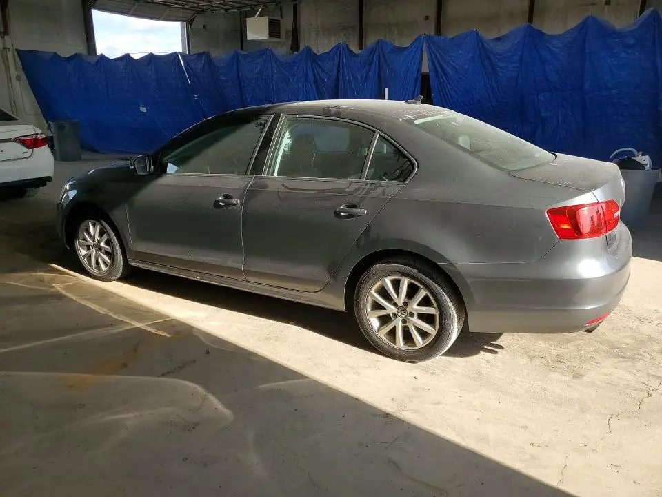 2011 VOLKSWAGEN JETTA SE  