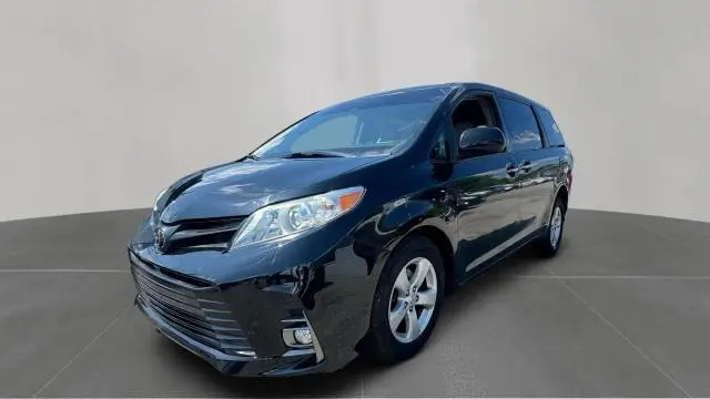 2017 TOYOTA SIENNA   