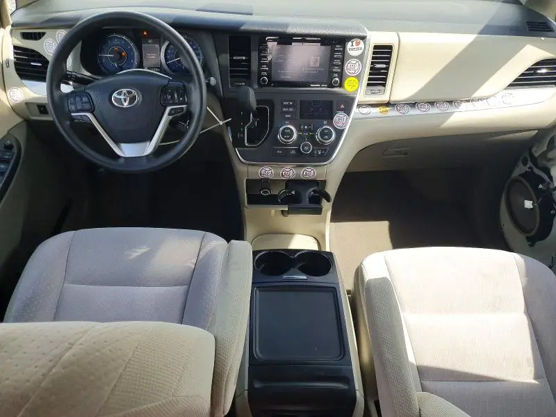 2018 TOYOTA SIENNA LE 8-PASSENGER  