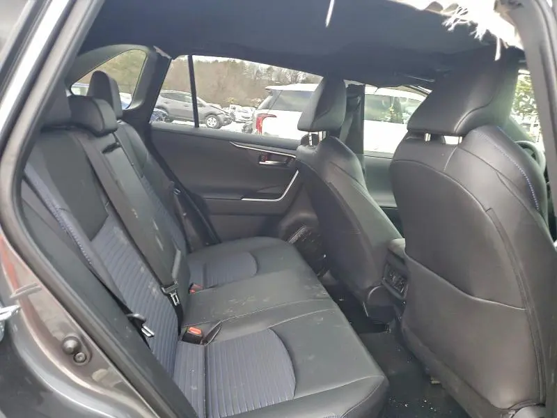 2025 TOYOTA RAV4 XSE  