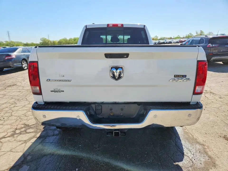 2016 RAM 1500 SLT  