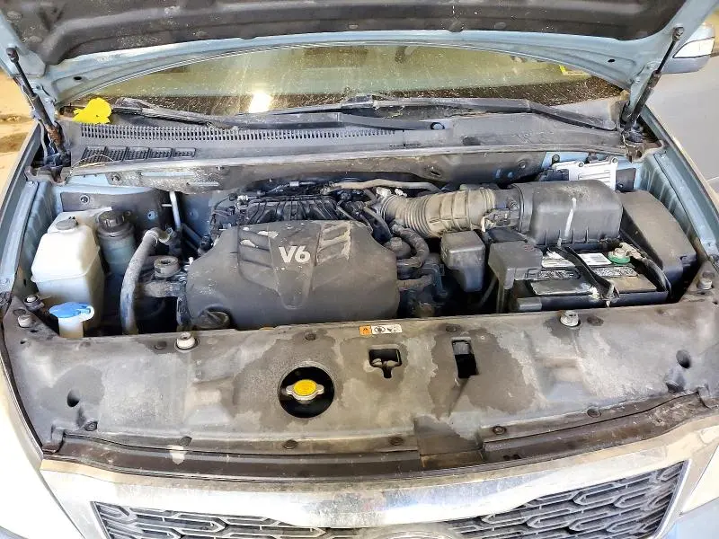 2011 KIA SEDONA LX  