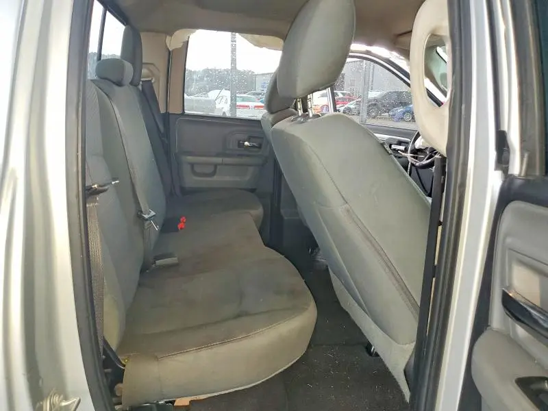 2016 RAM 1500 SLT  