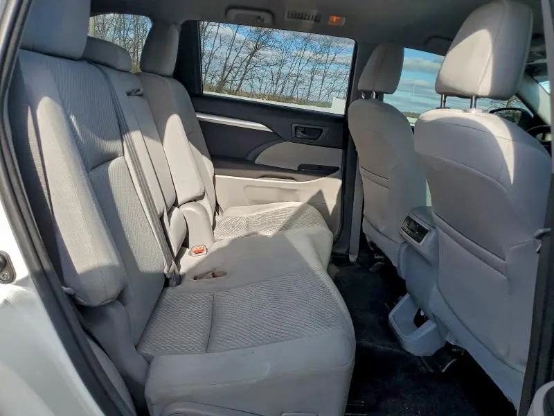 2015 TOYOTA HIGHLANDER LE  