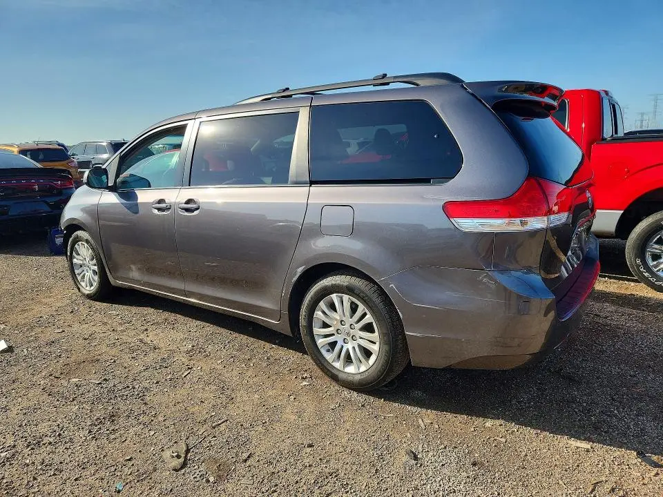 2014 TOYOTA SIENNA XLE 8-PASSENGER  