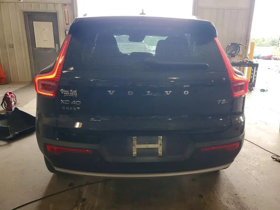 2020 VOLVO XC40 T5 MOMENTUM  