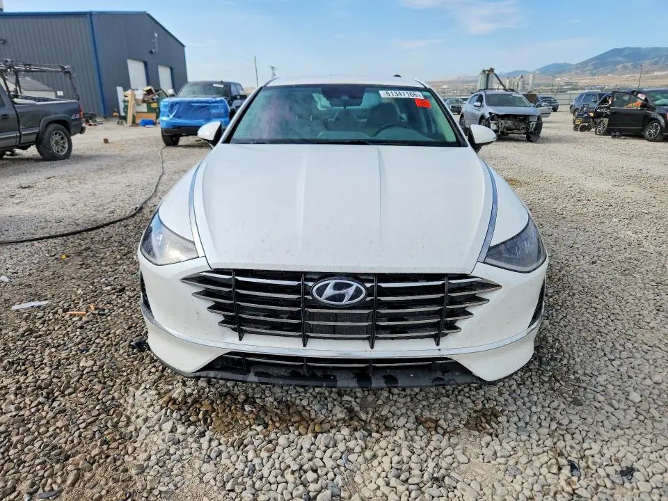 2022 HYUNDAI SONATA SE  