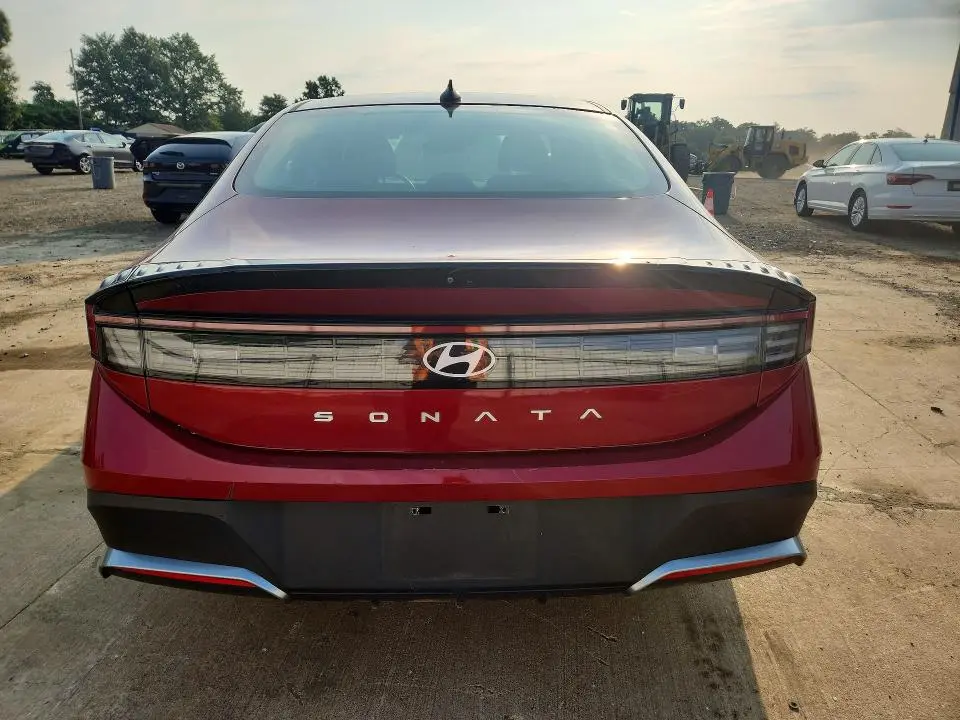 2025 HYUNDAI SONATA SE  