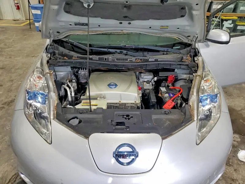 2015 NISSAN LEAF SV  