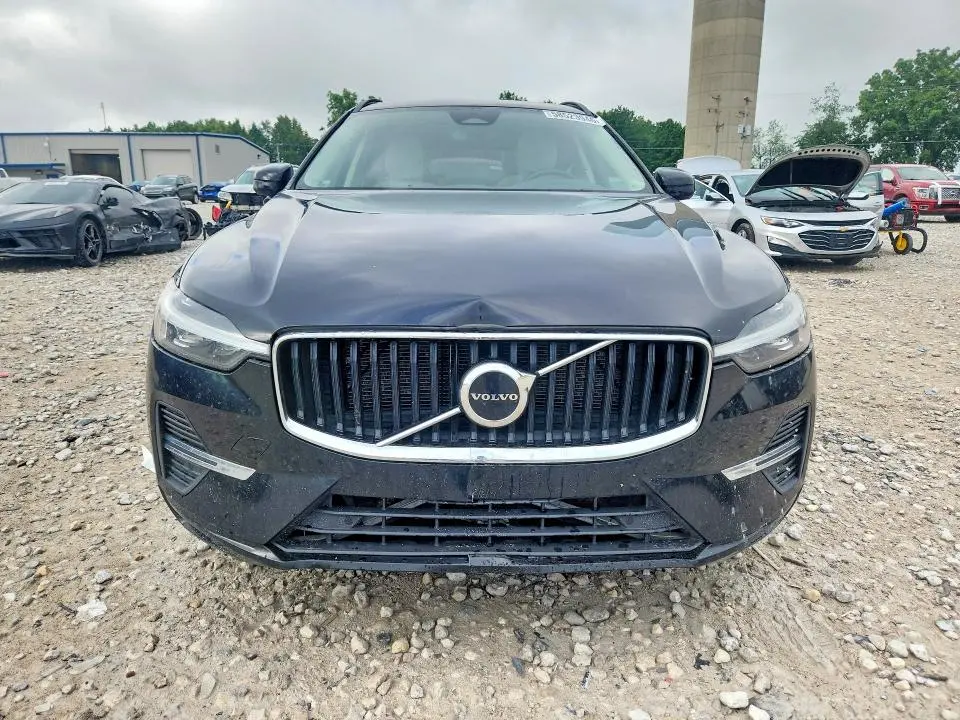 2022 VOLVO XC60 B5 MOMENTUM  