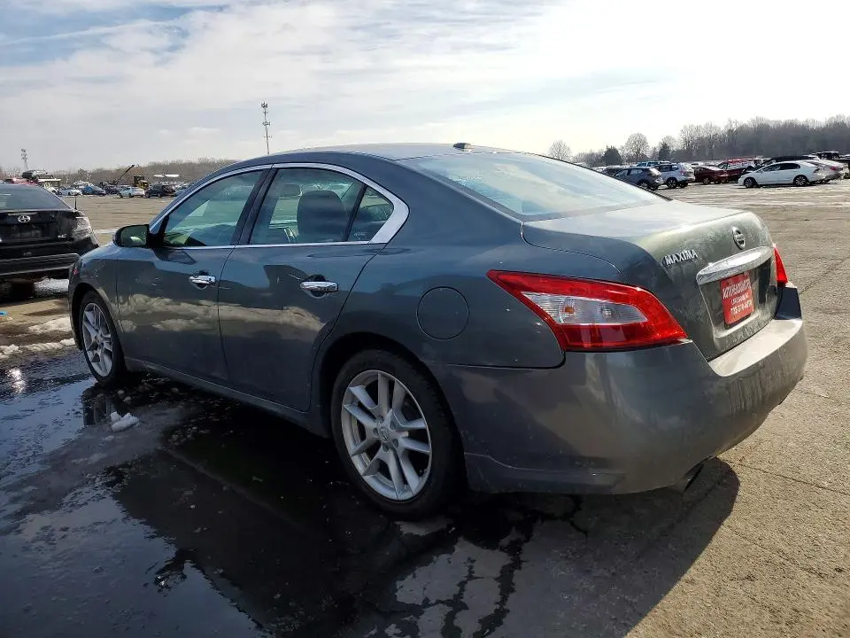 2010 NISSAN MAXIMA S  