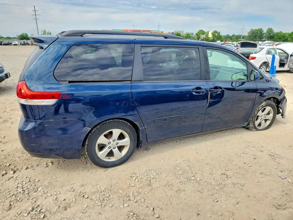 2012 TOYOTA SIENNA LE  