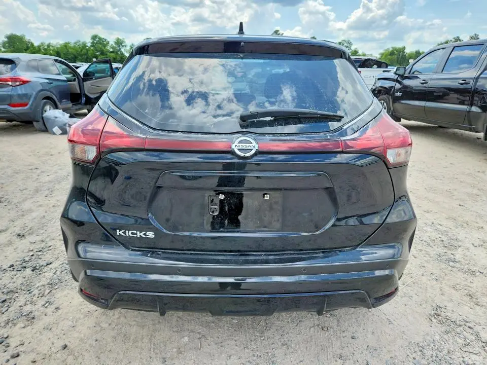 2021 NISSAN KICKS S  