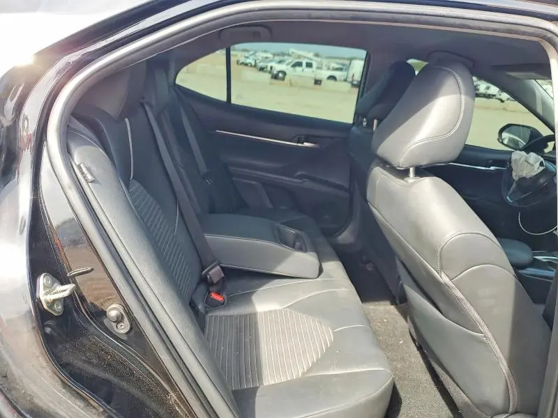 2019 TOYOTA CAMRY SE  