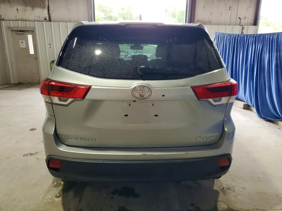 2018 TOYOTA HIGHLANDER XLE  