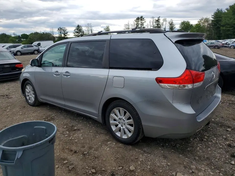 2014 TOYOTA SIENNA XLE 7-PASSENGER  