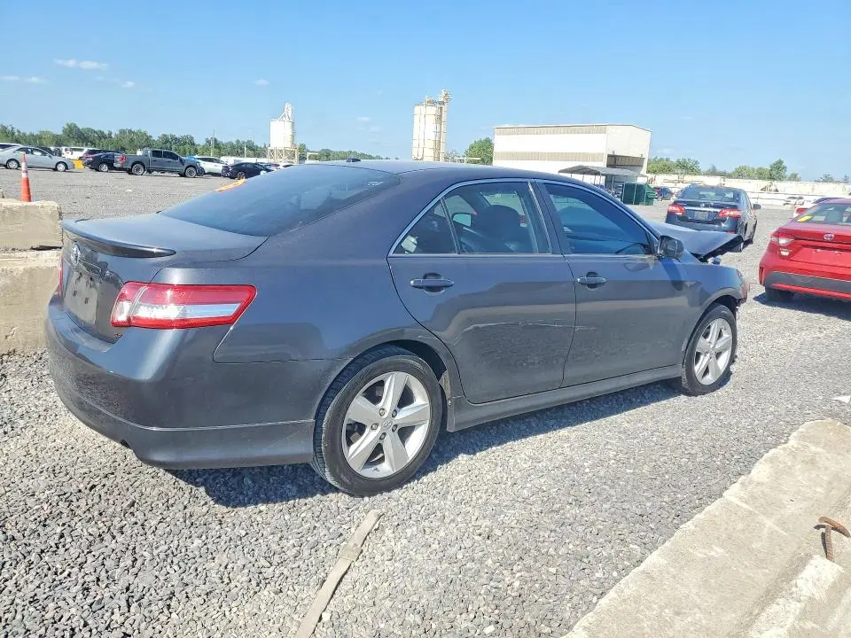 2011 TOYOTA CAMRY SE V6  