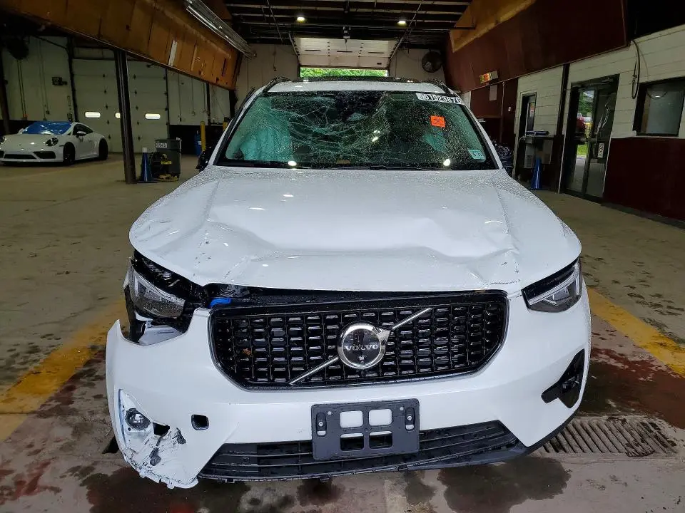 2026 VOLVO XC40 PLUS  