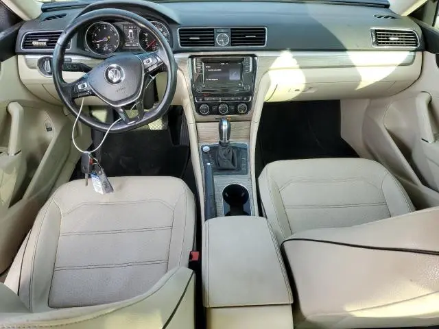 2017 VOLKSWAGEN PASSAT SE  
