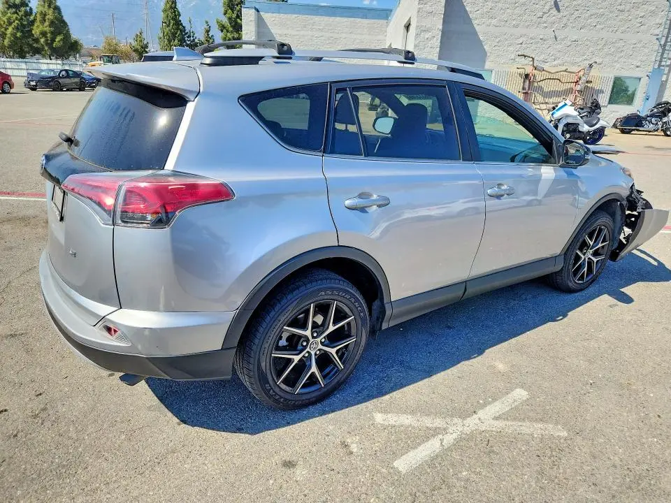 2016 TOYOTA RAV4 SE  