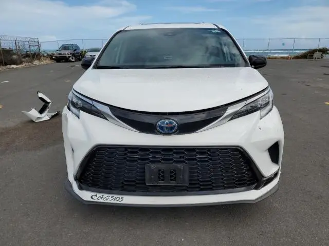 2022 TOYOTA SIENNA XSE  
