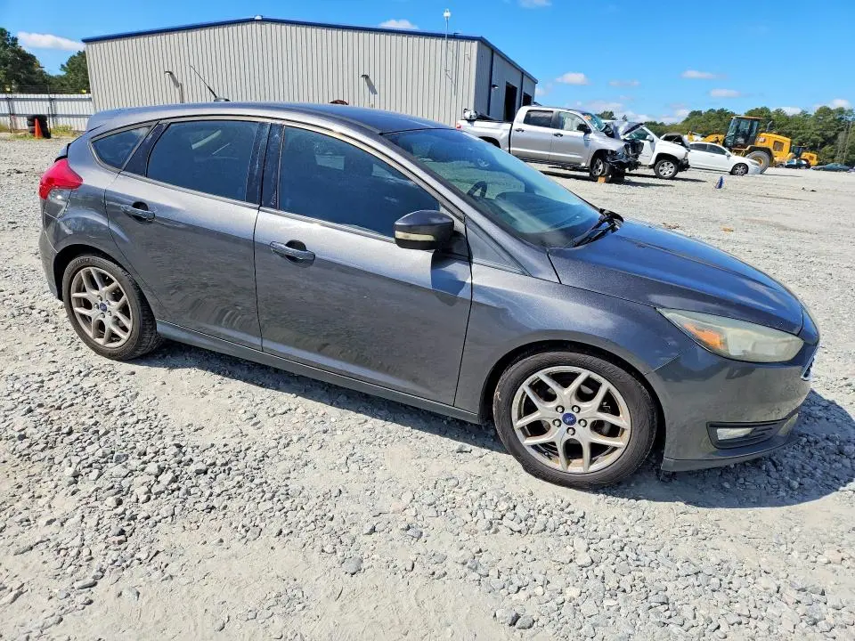 2015 FORD FOCUS SE  
