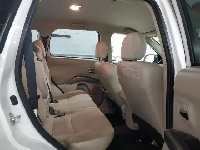 2010 MITSUBISHI OUTLANDER SE