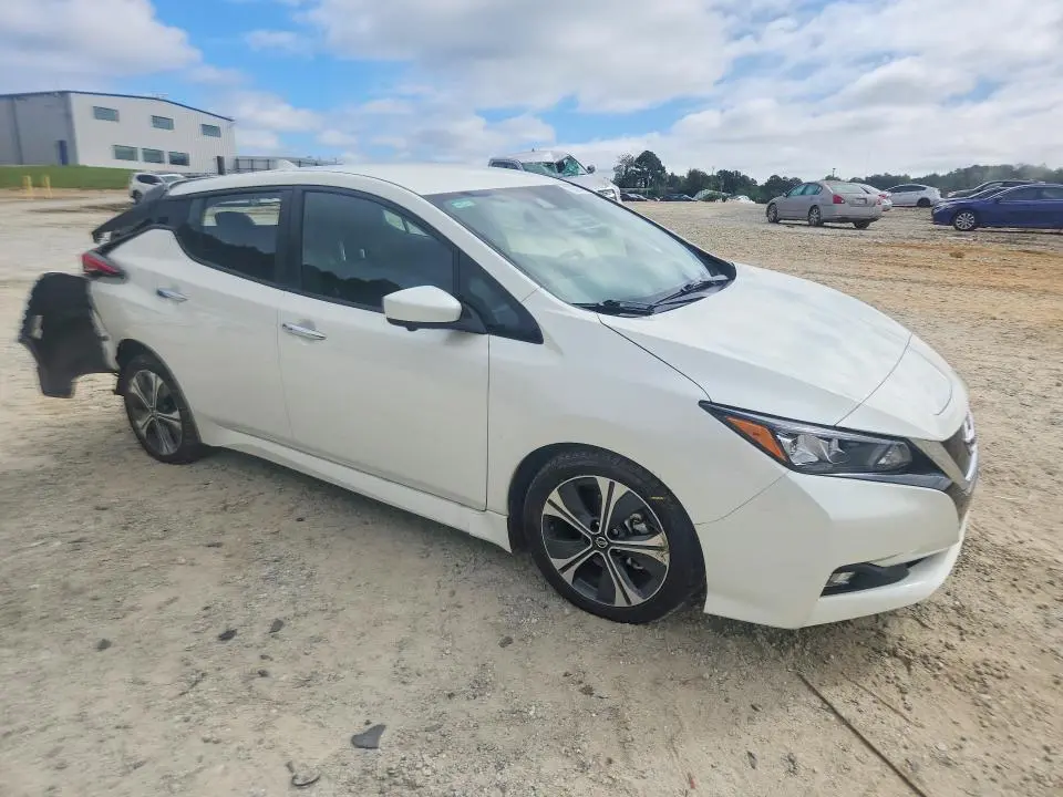2020 NISSAN LEAF SV  