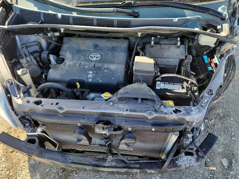 2014 TOYOTA SIENNA XLE 8-PASSENGER  