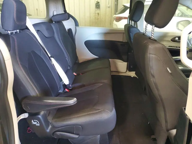 2017 CHRYSLER PACIFICA LX  