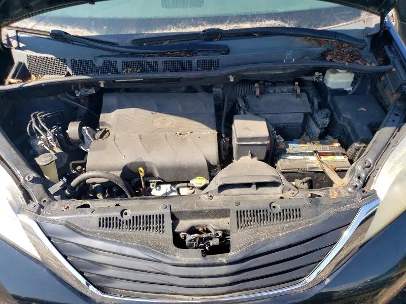 2012 TOYOTA SIENNA LE  