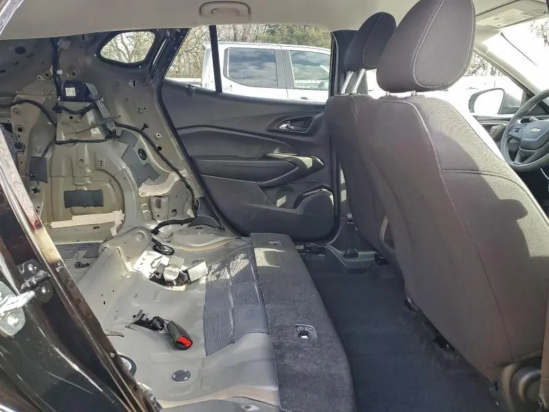 2025 CHEVROLET TRAX LS  