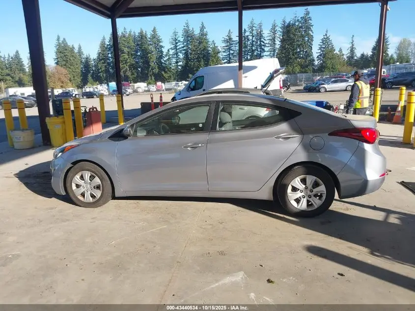 2016 HYUNDAI ELANTRA SE