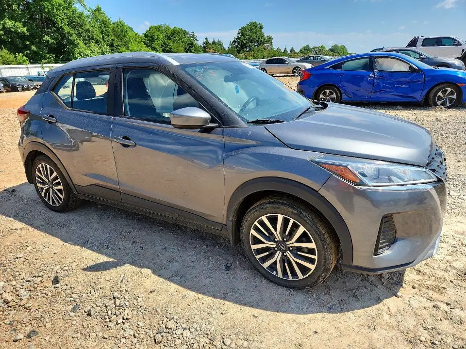2022 NISSAN KICKS SV  